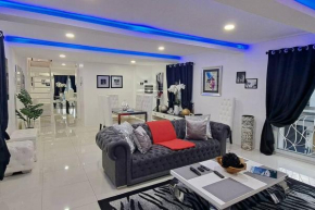 Kandi Paramount Executive 1BR 140sqm and 400mbps